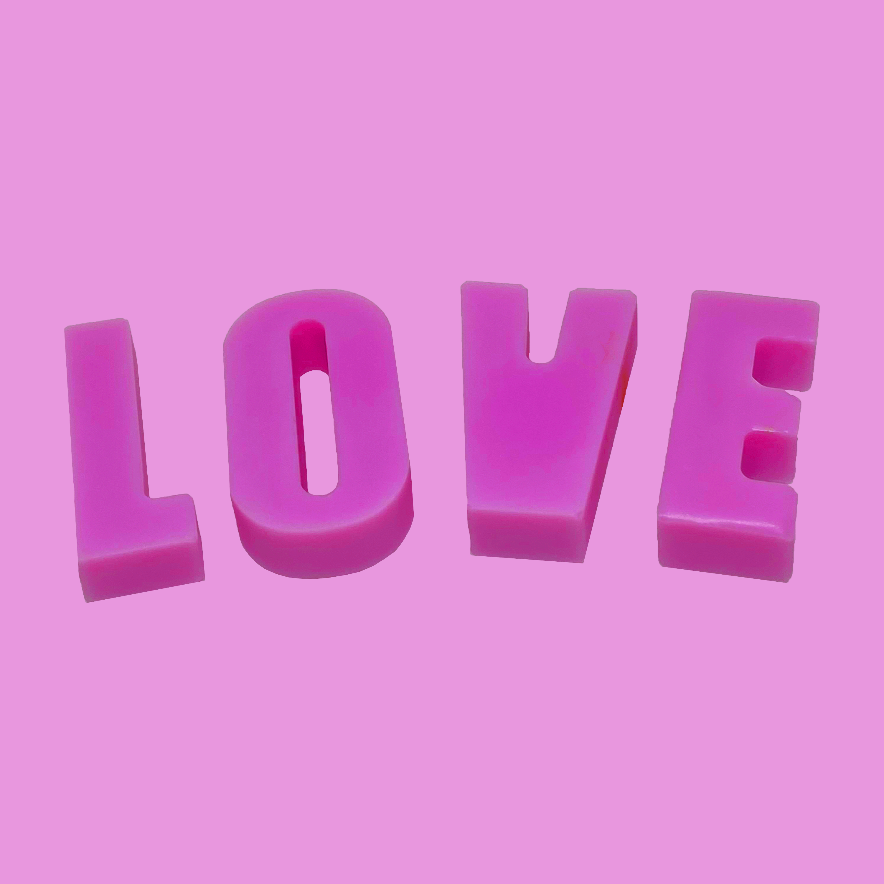 'LOVE' Letters Wax Melt - Peace & Pepper